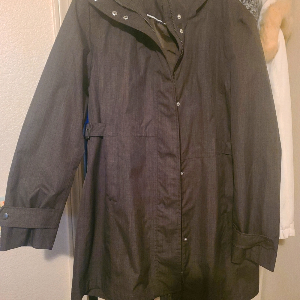 Kirkland Rain coat Size:M